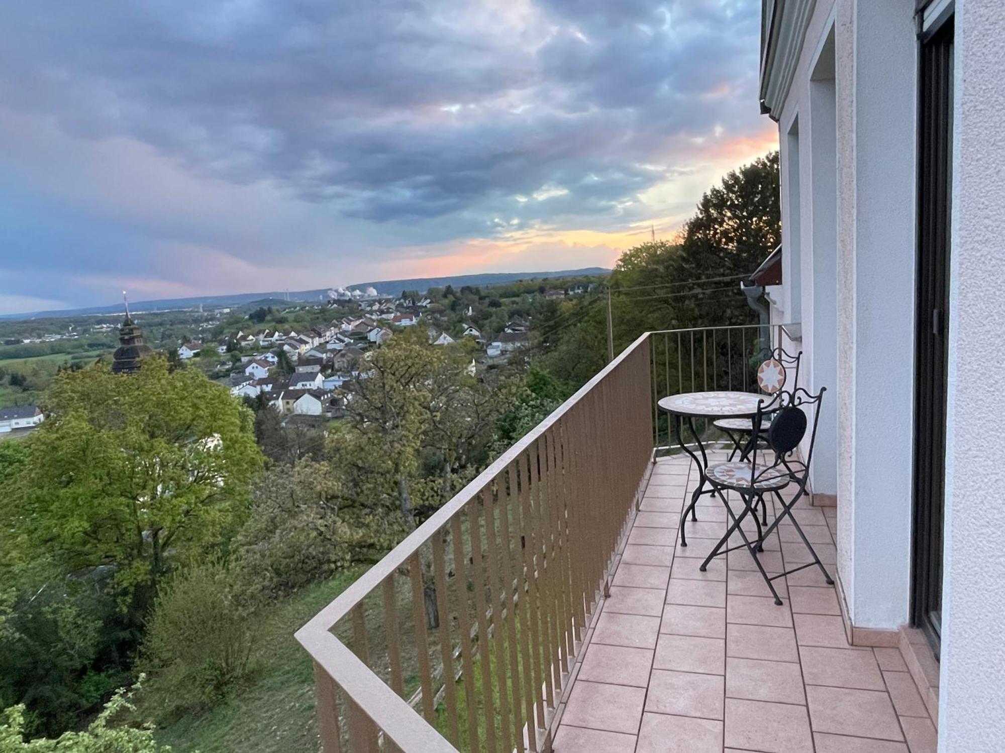 Villa Ueberblick Nalbach Bagian luar foto