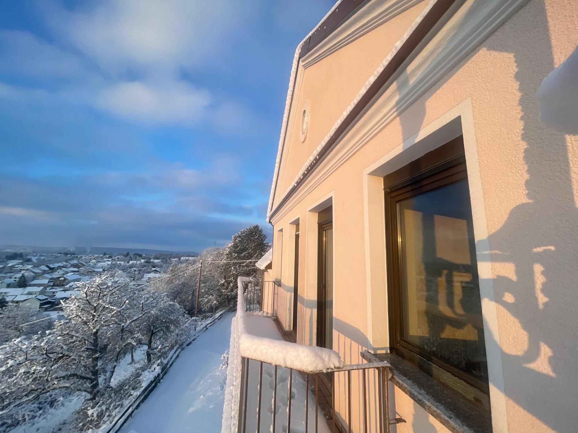 Villa Ueberblick Nalbach Bagian luar foto