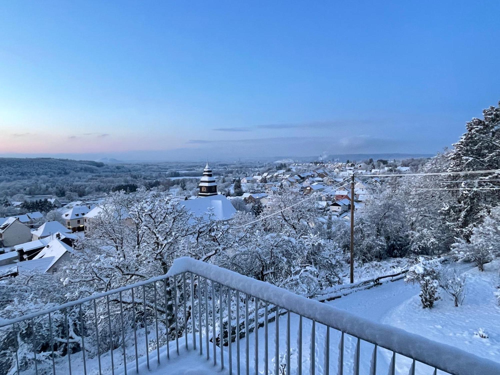 Villa Ueberblick Nalbach Bagian luar foto